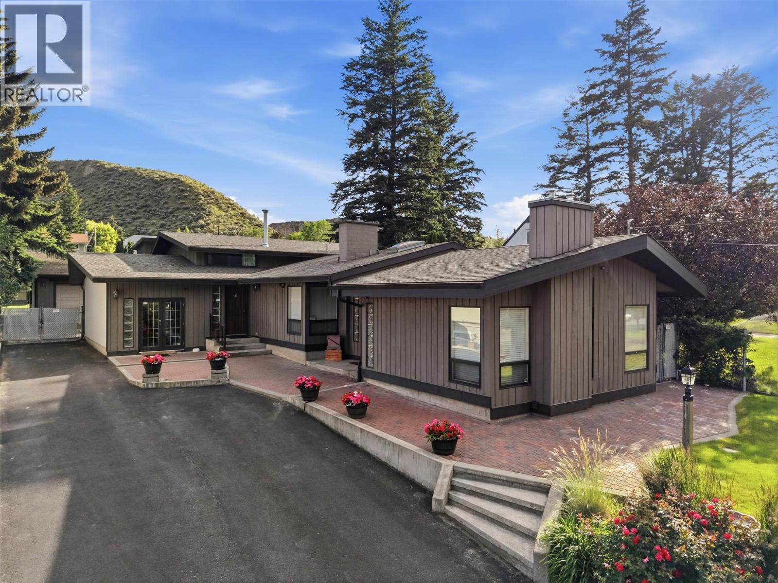 2245 CRESCENT Drive - 2