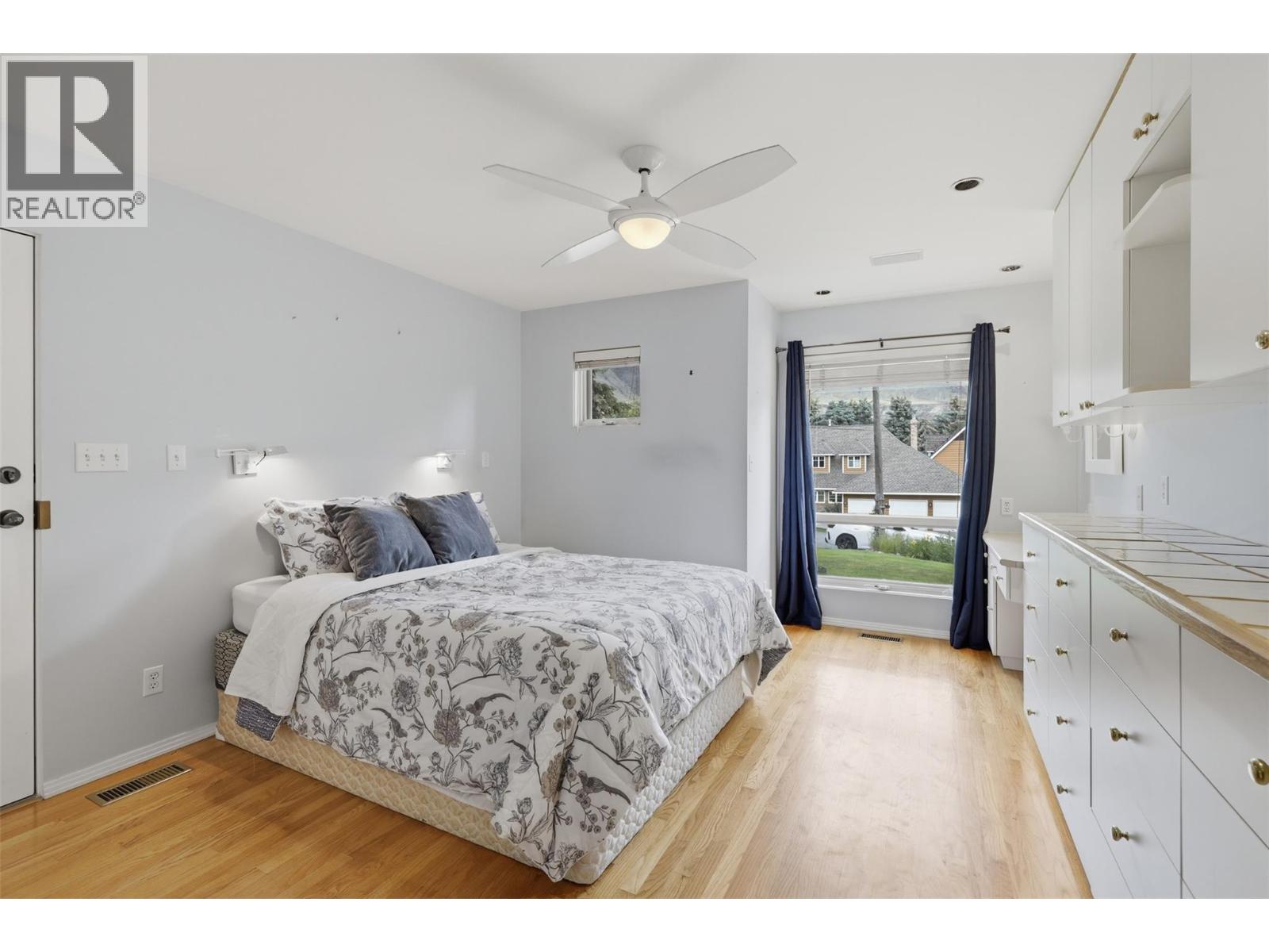 2245 CRESCENT Drive - 21