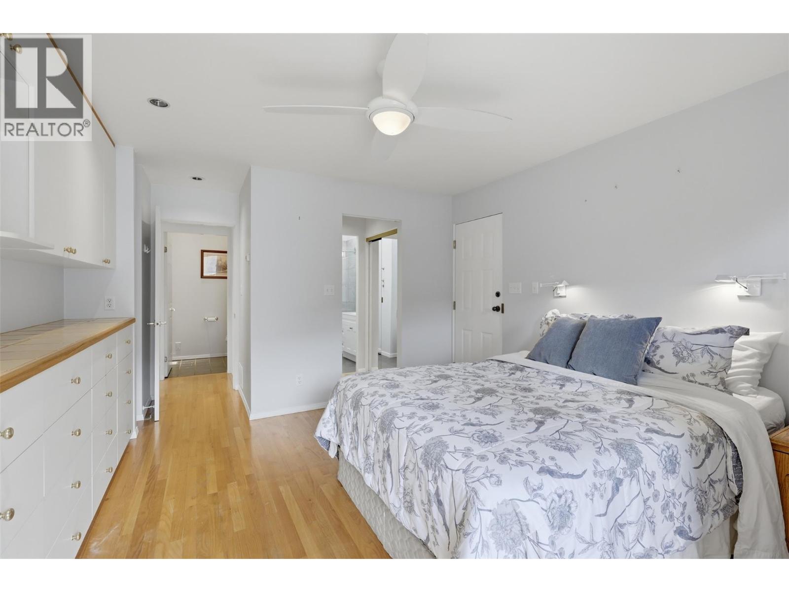 2245 CRESCENT Drive - 23