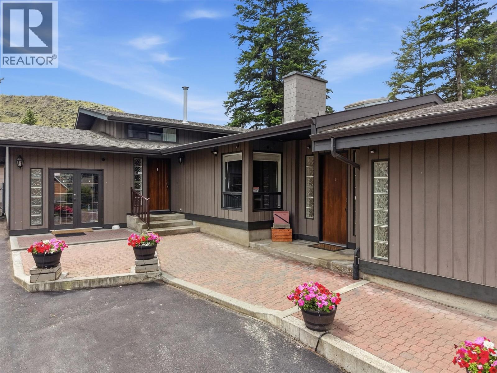 2245 CRESCENT Drive - 3