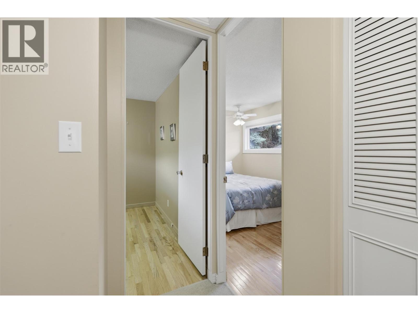 2245 CRESCENT Drive - 32