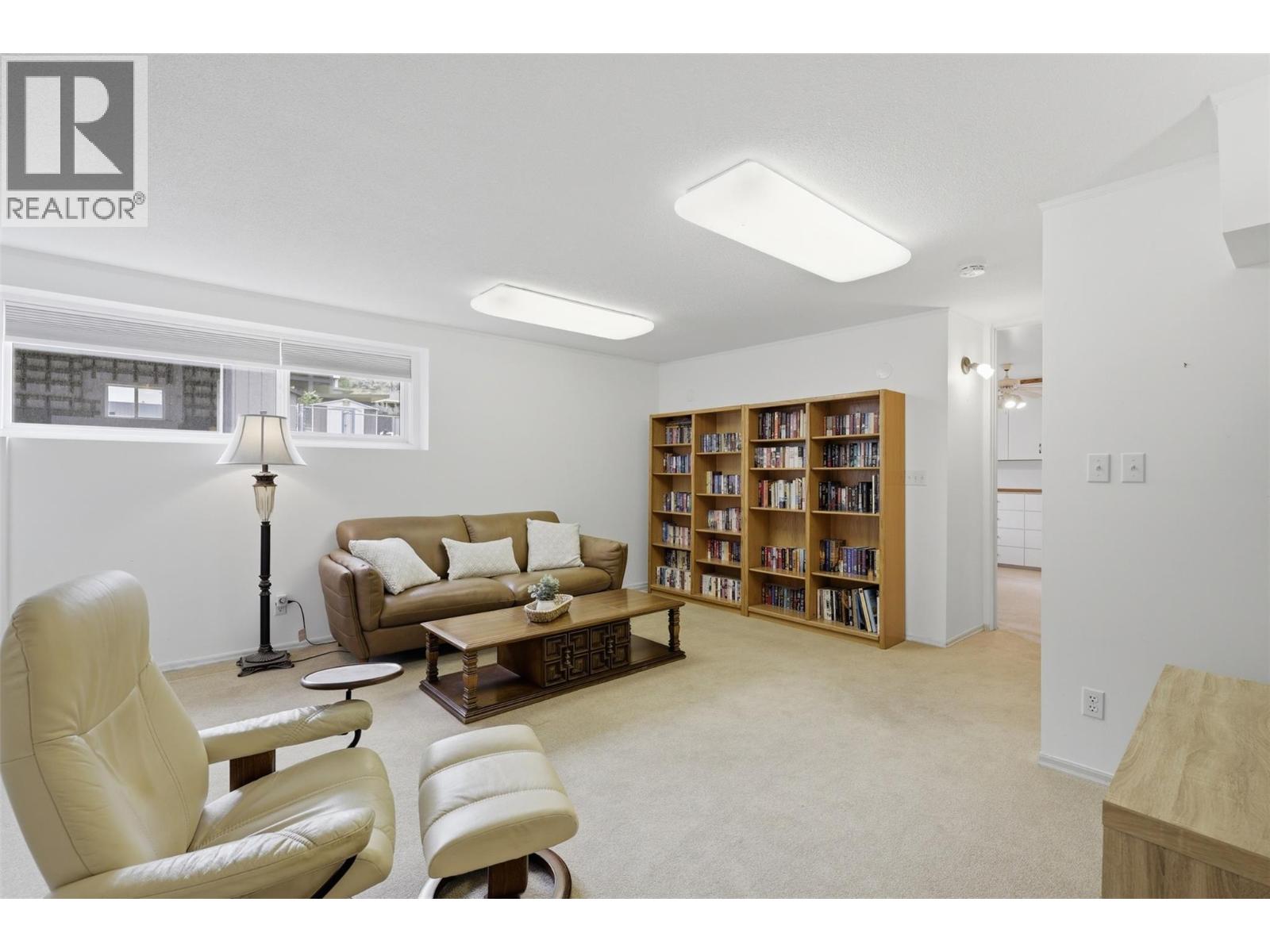 2245 CRESCENT Drive - 39