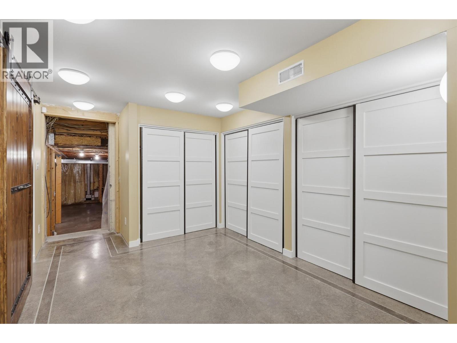 2245 CRESCENT Drive - 49