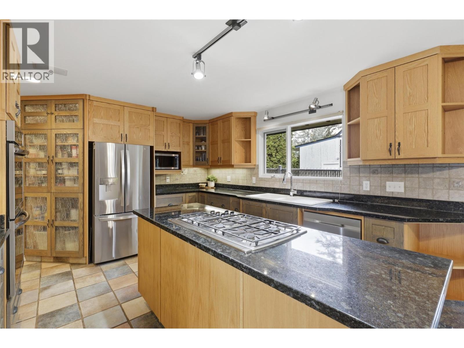 2245 CRESCENT Drive - 5