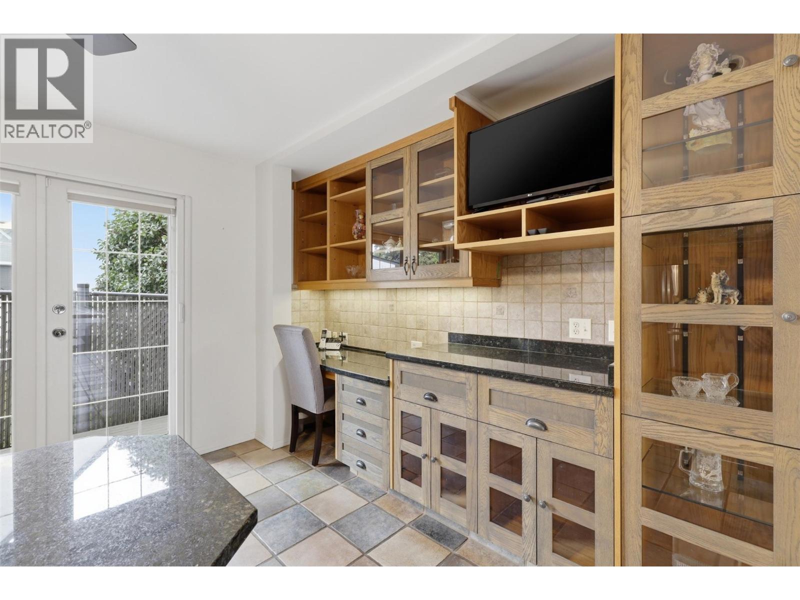 2245 CRESCENT Drive - 8