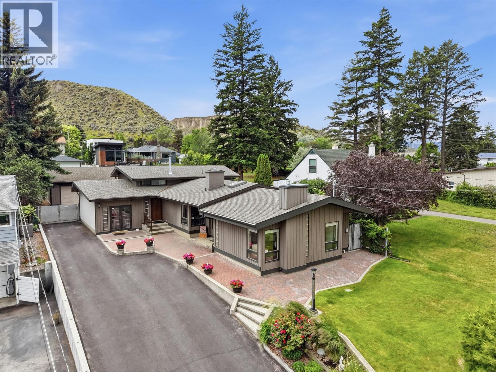 2245 CRESCENT Drive - 82