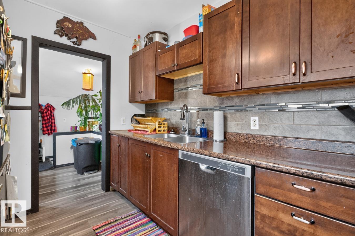 9102 83 AV NW — photo 10