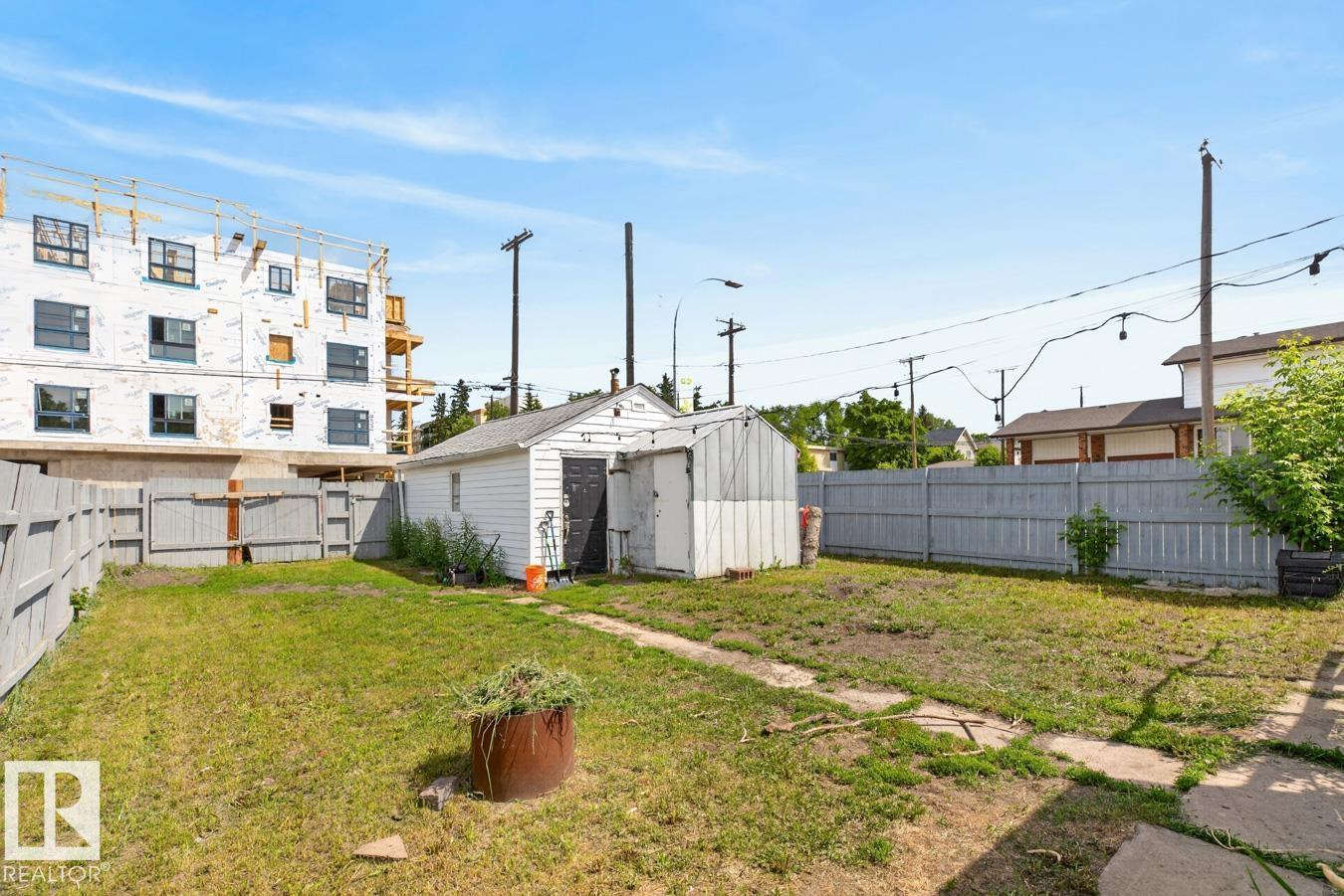 9102 83 AV NW — photo 23