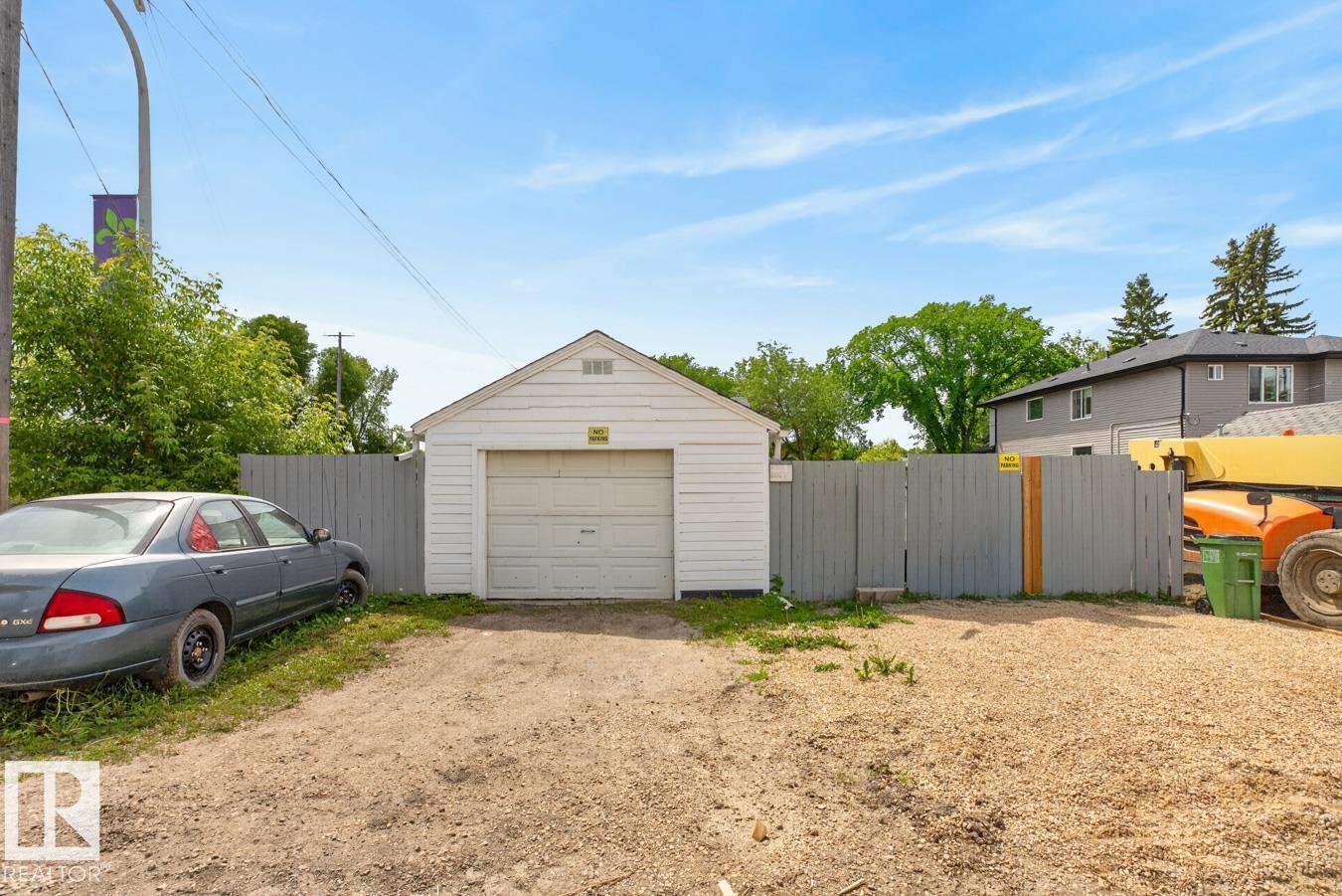 9102 83 AV NW — photo 27