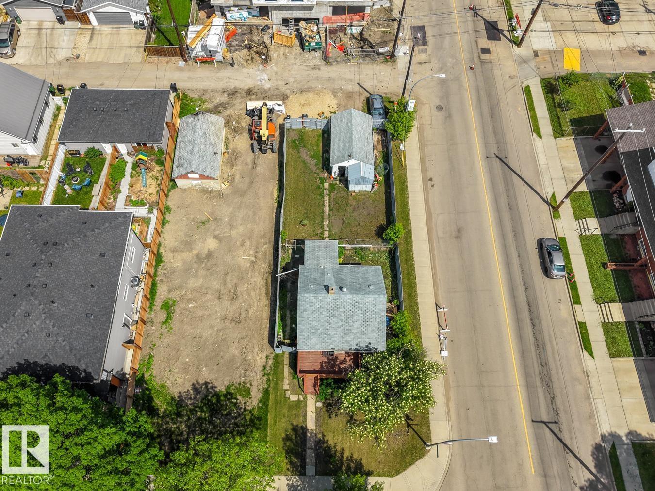 9102 83 AV NW — photo 29