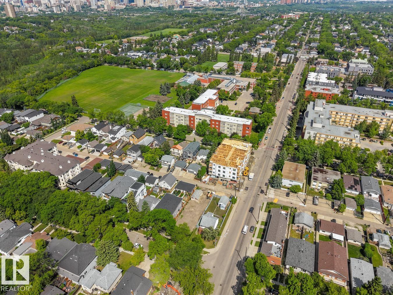 9102 83 AV NW — photo 30