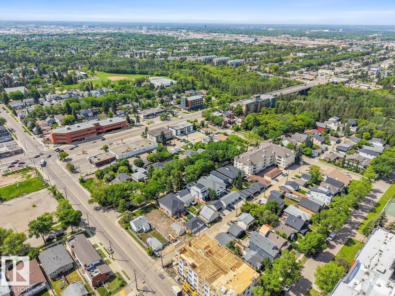 9102 83 AV NW — photo 34