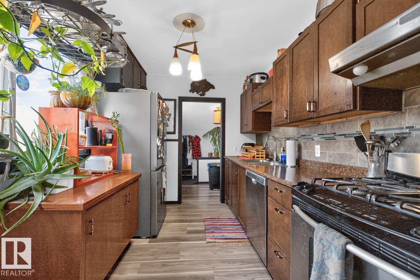 9102 83 AV NW — photo 9