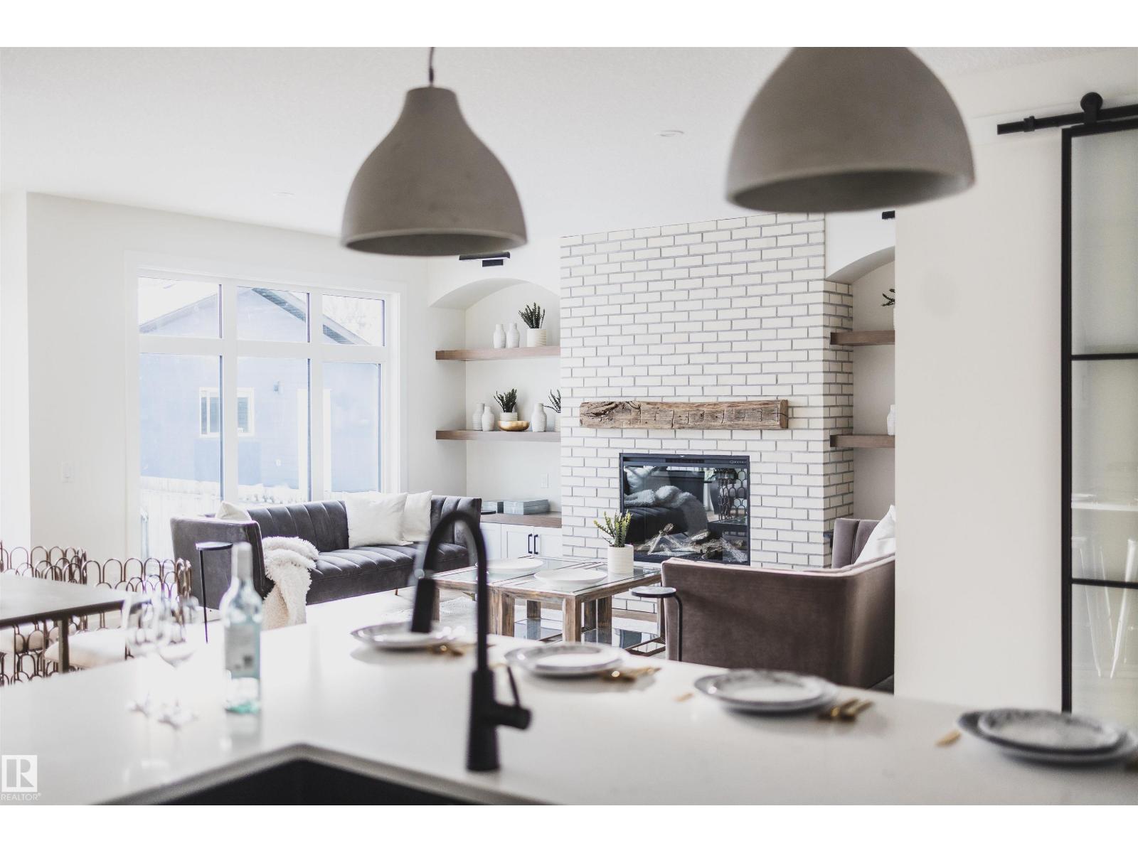 8350 120 ST NW - 10