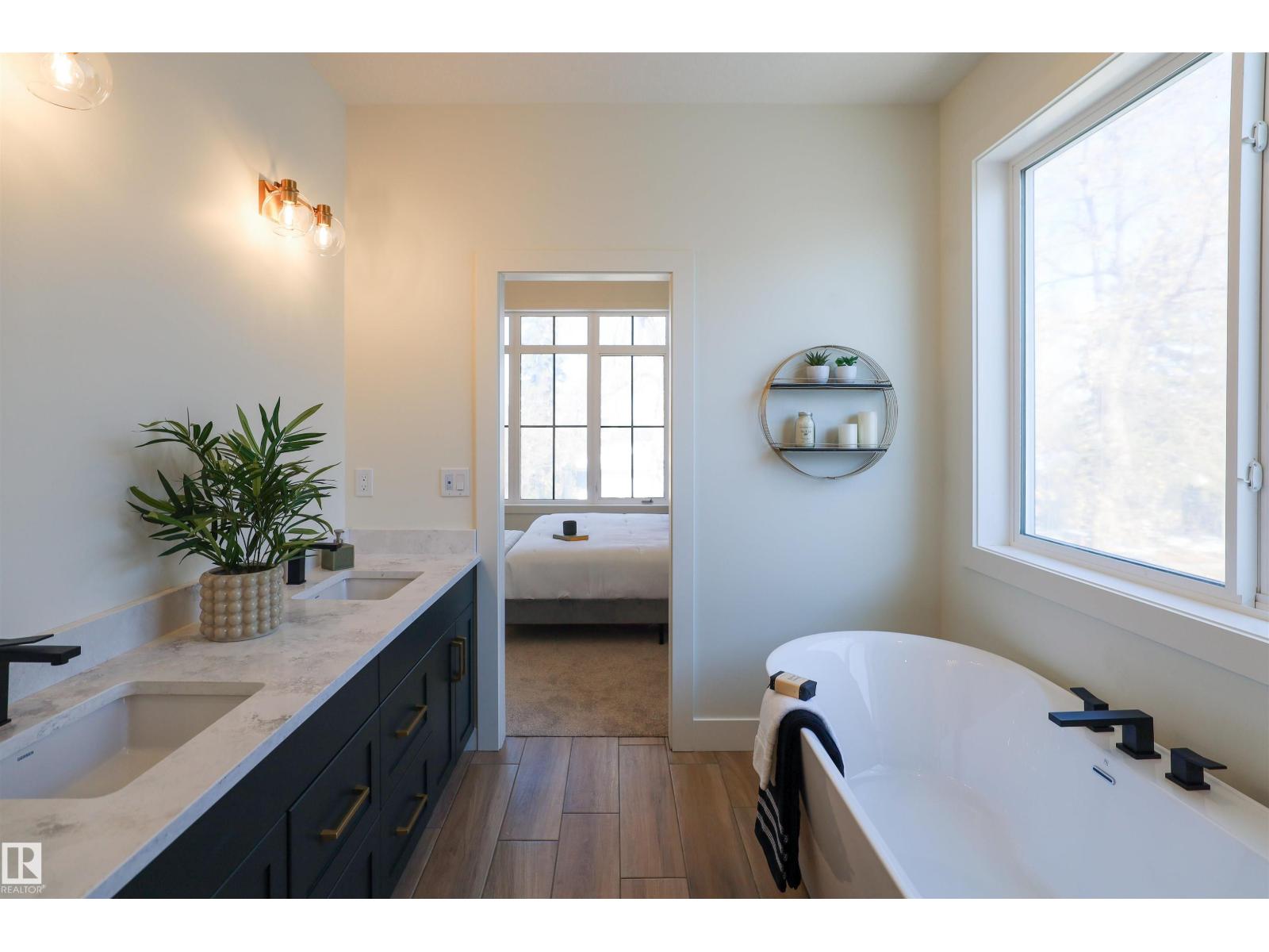 8350 120 ST NW - 23