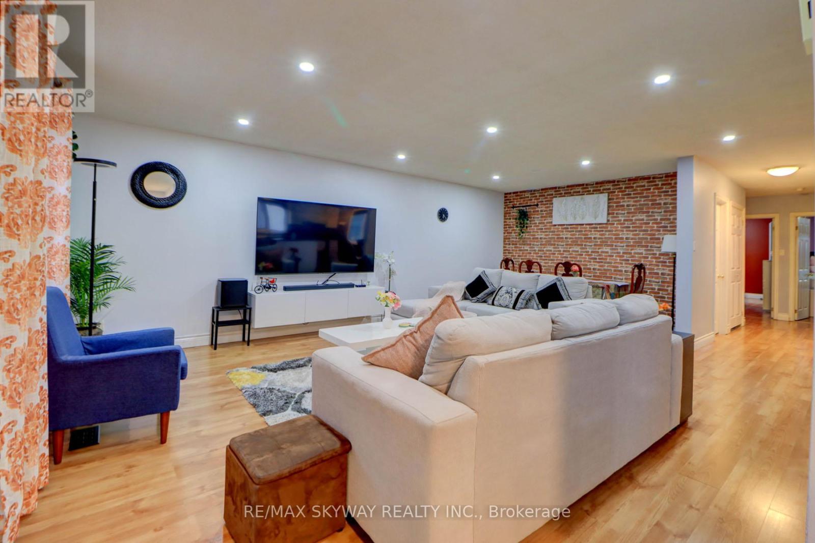 282B BROCK STREET W - 1