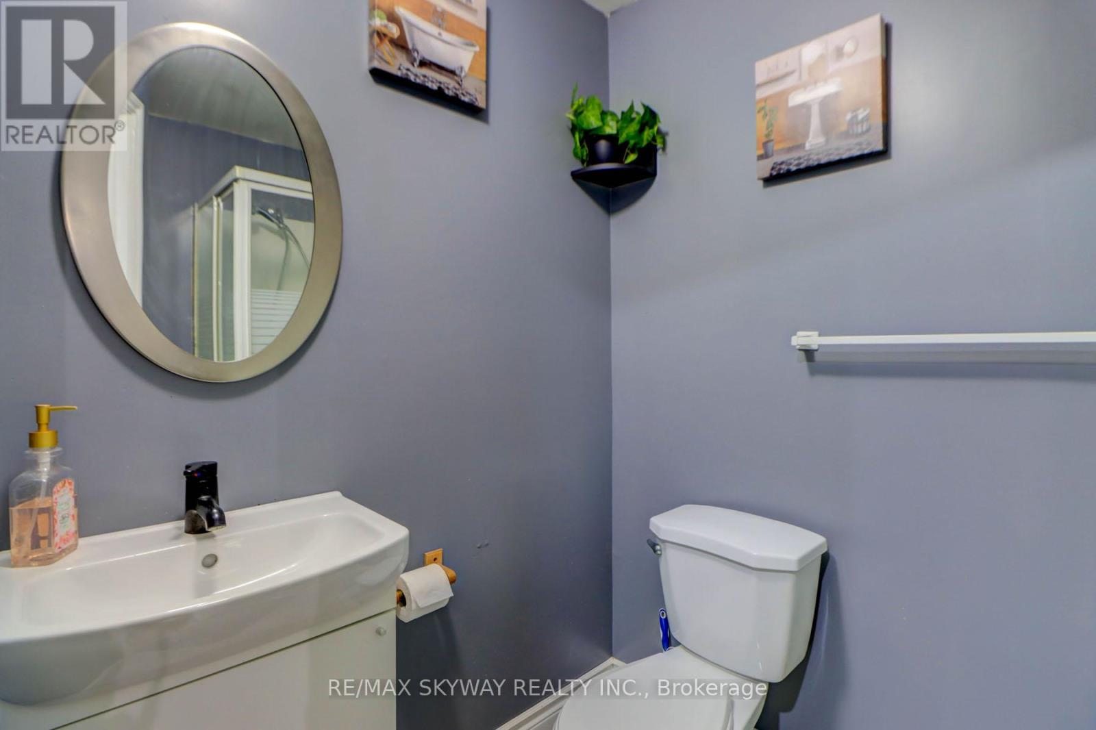 282B BROCK STREET W - 24