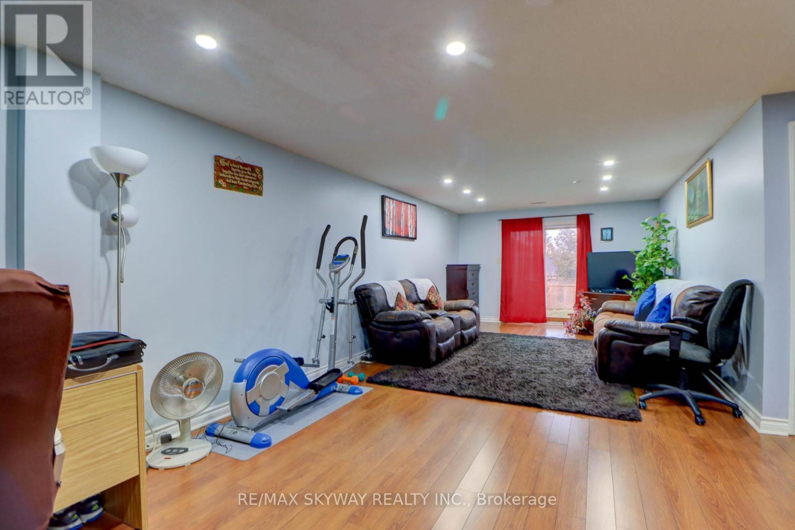 282B BROCK STREET W - 21