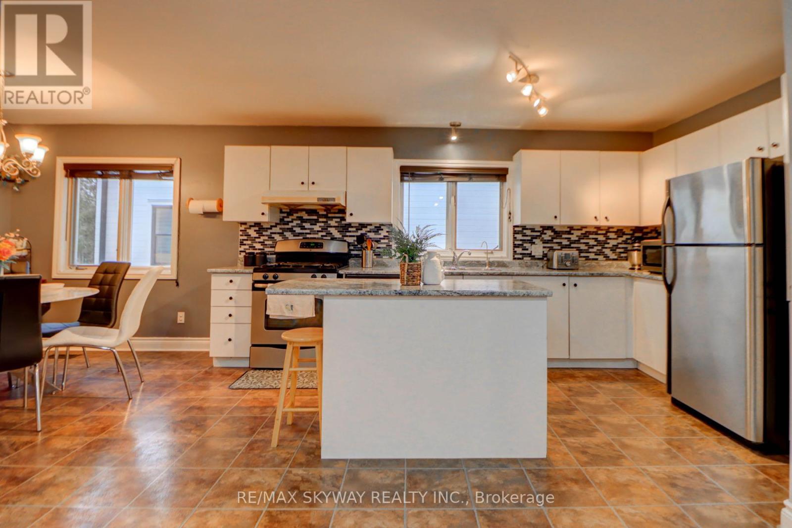282B BROCK STREET W - 6