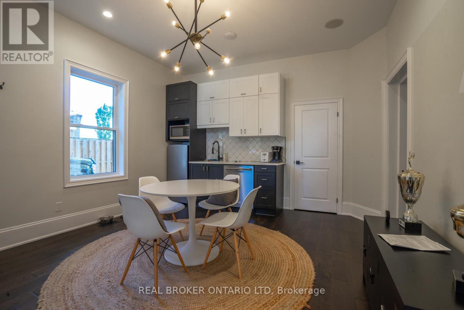 463 KING STREET - 11