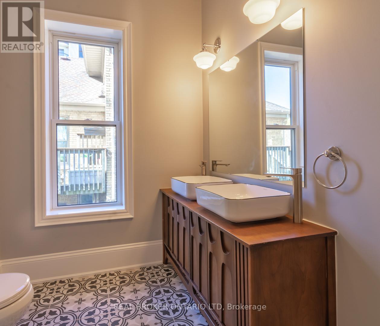 463 KING STREET - 25