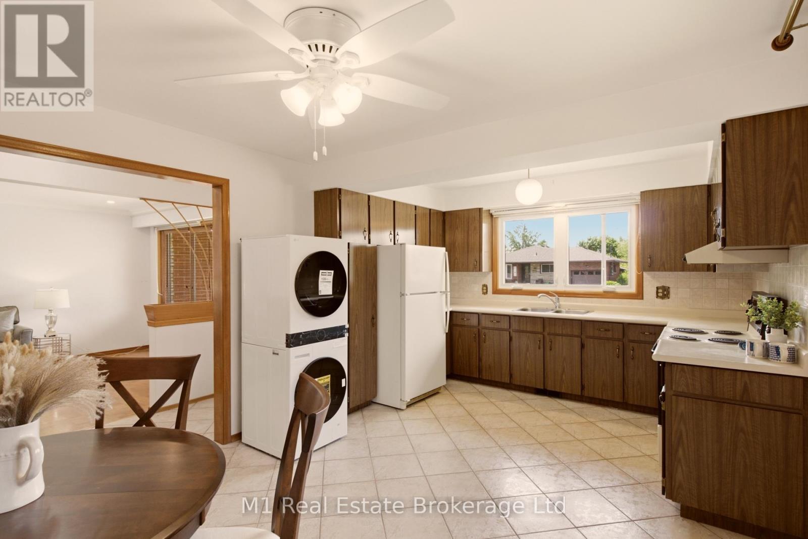 27 PALERMO CRESCENT - 14