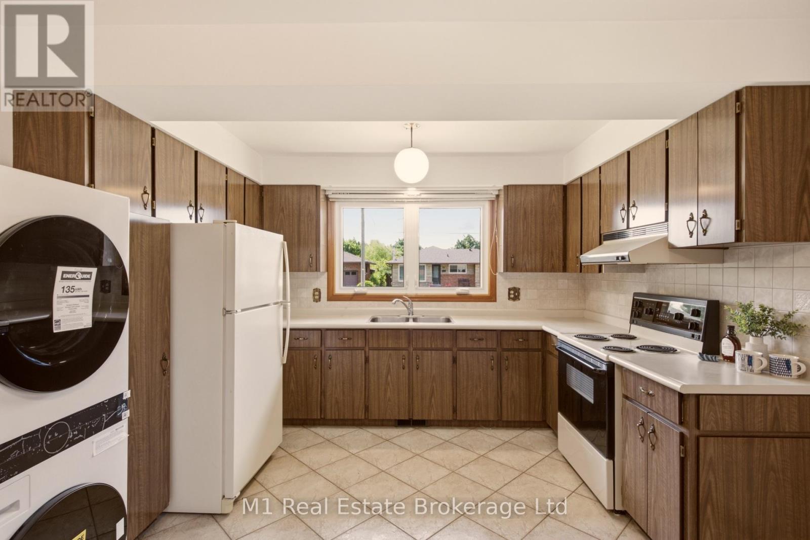 27 PALERMO CRESCENT - 15