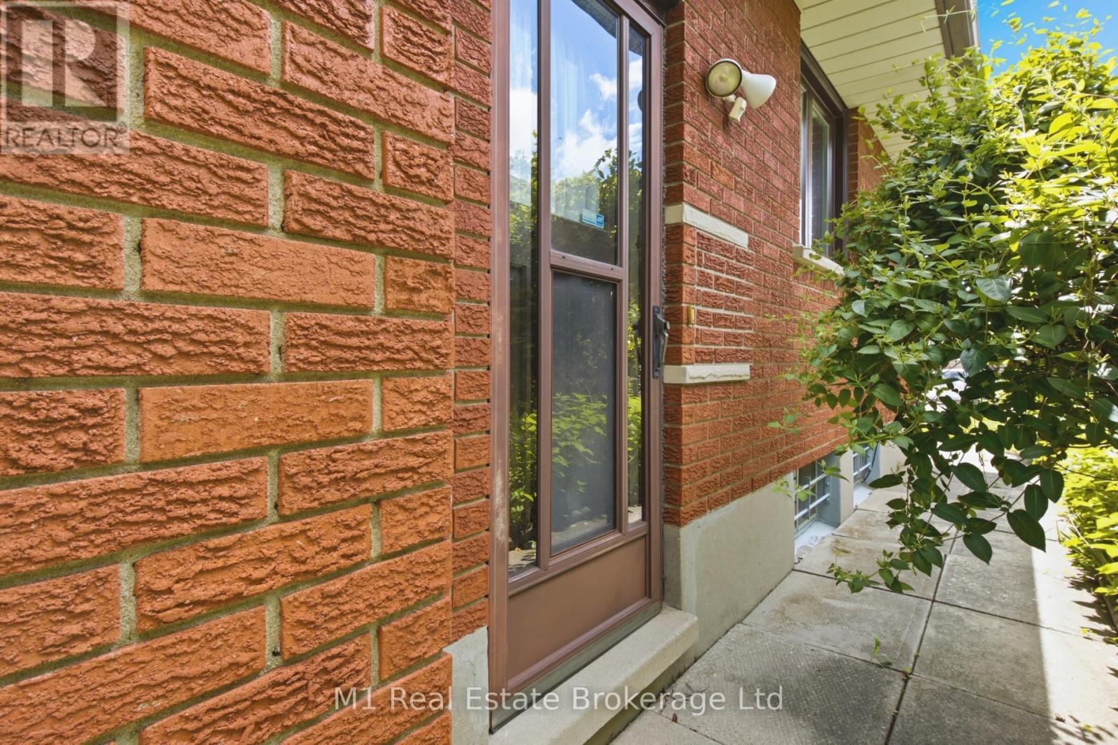 27 PALERMO CRESCENT - 23