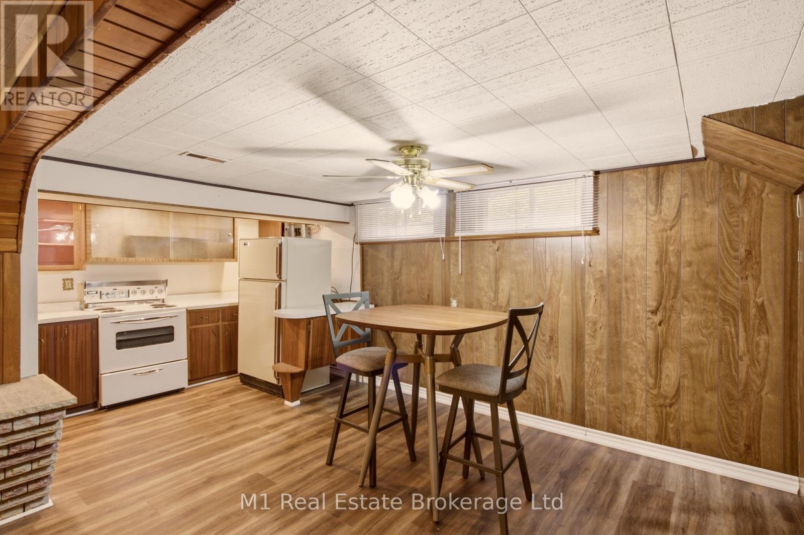 27 PALERMO CRESCENT - 33