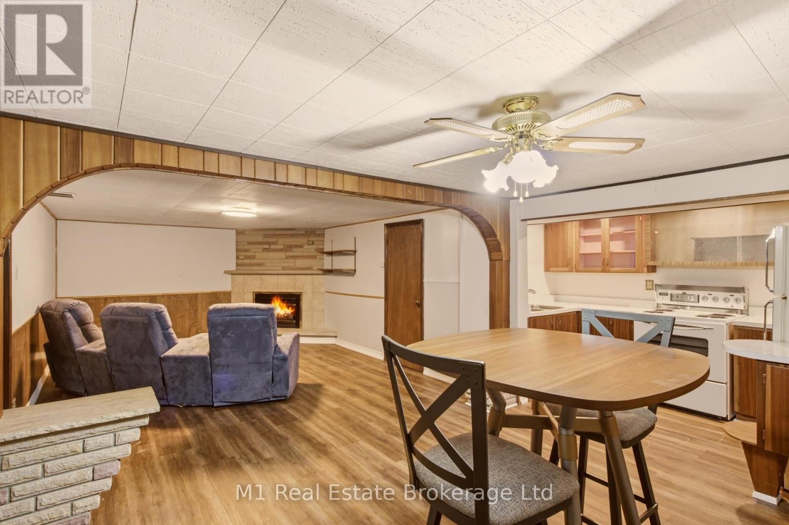 27 PALERMO CRESCENT - 34