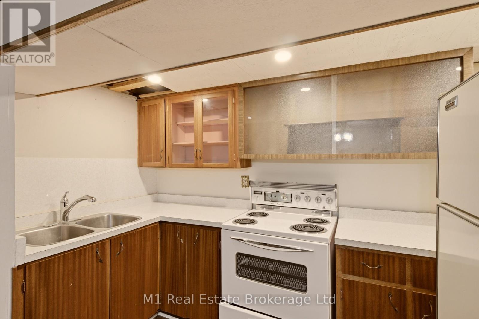 27 PALERMO CRESCENT - 36