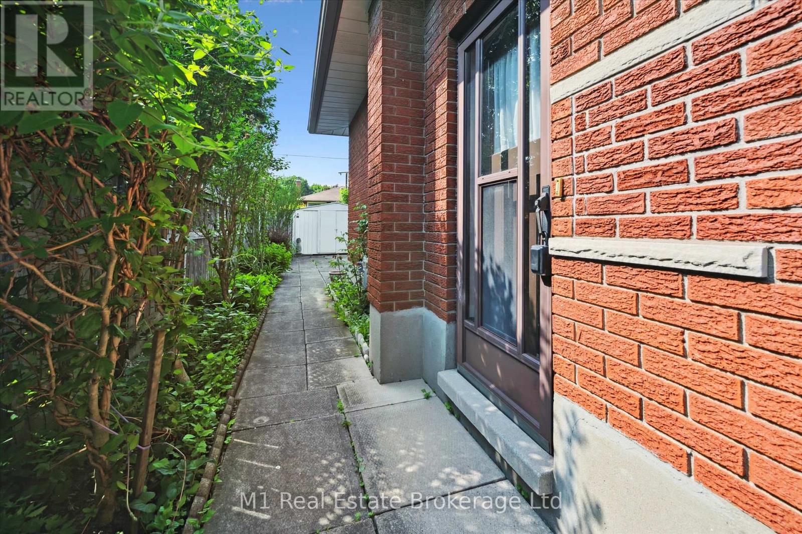 27 PALERMO CRESCENT - 38