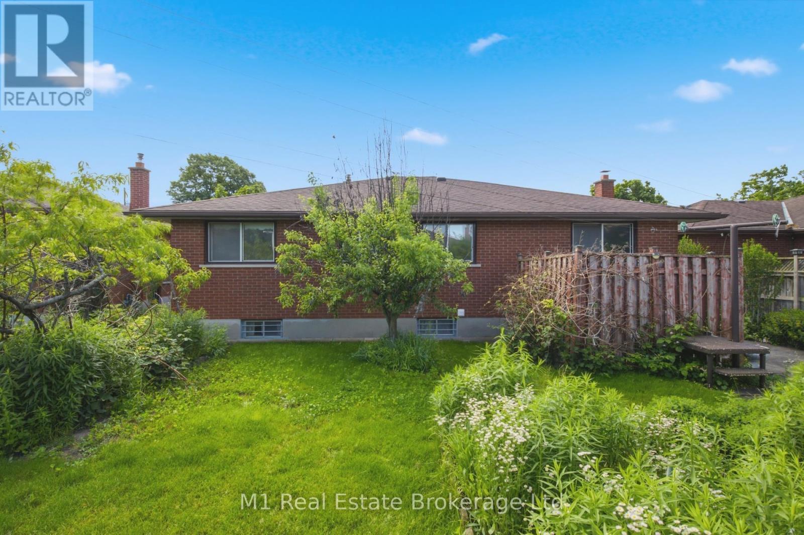 27 PALERMO CRESCENT - 41