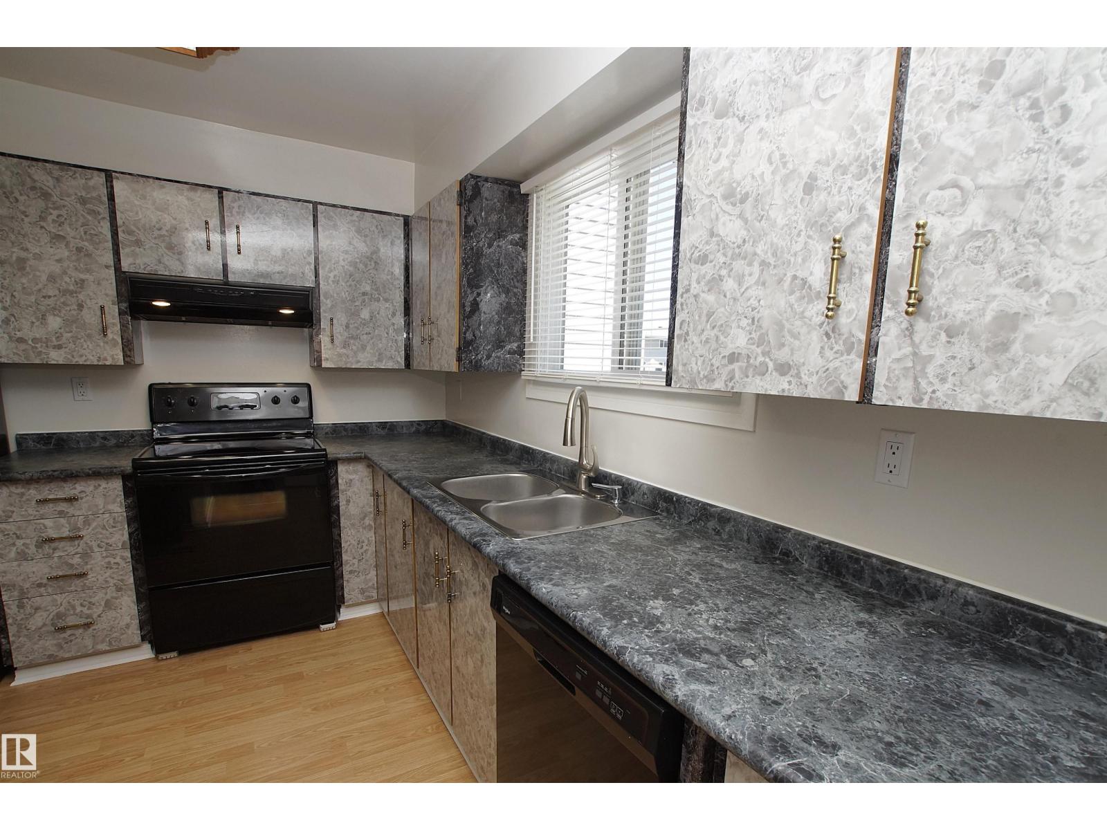 #19 15710 BEAUMARIS RD NW - 9