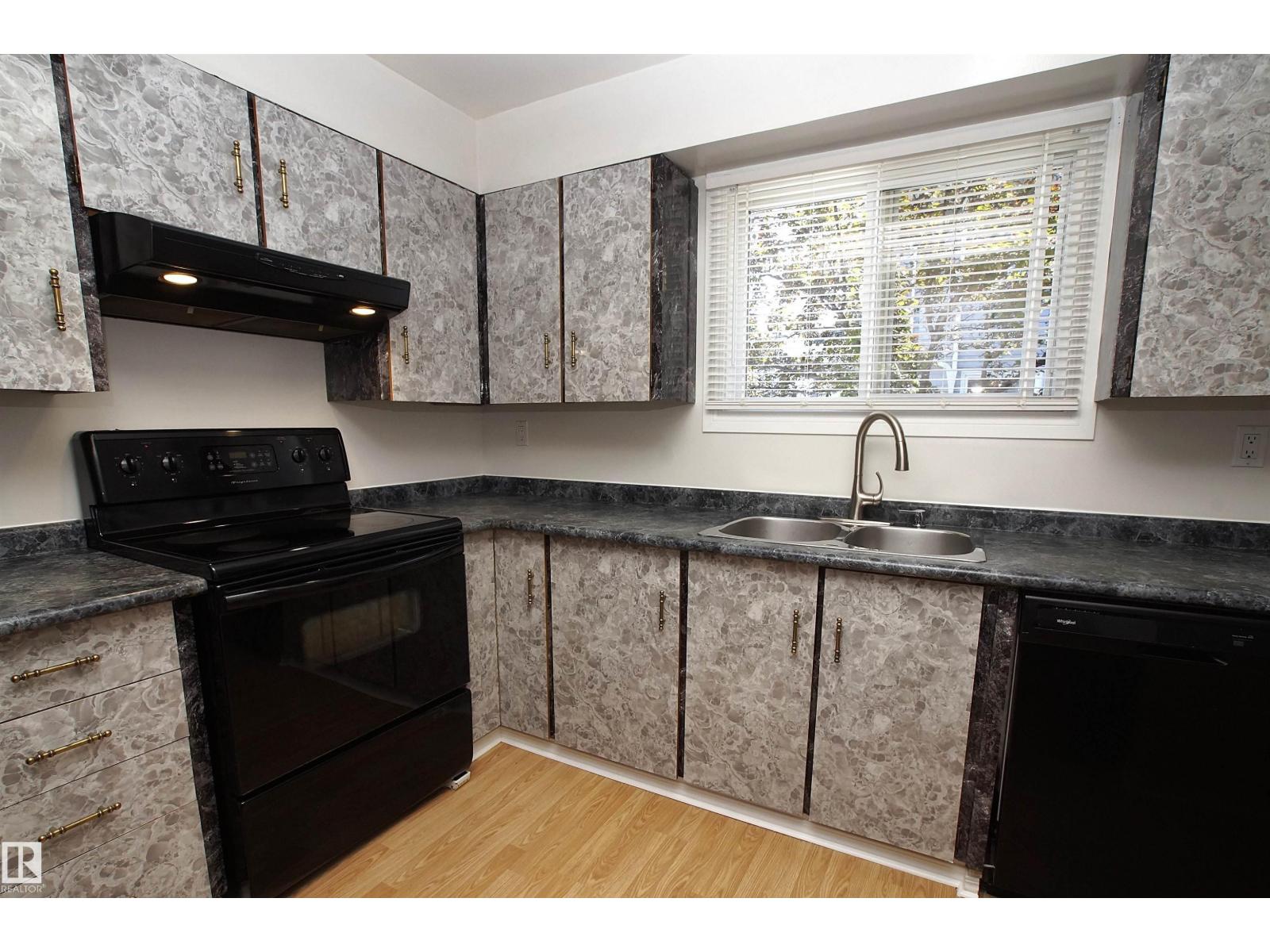 #19 15710 BEAUMARIS RD NW - 10