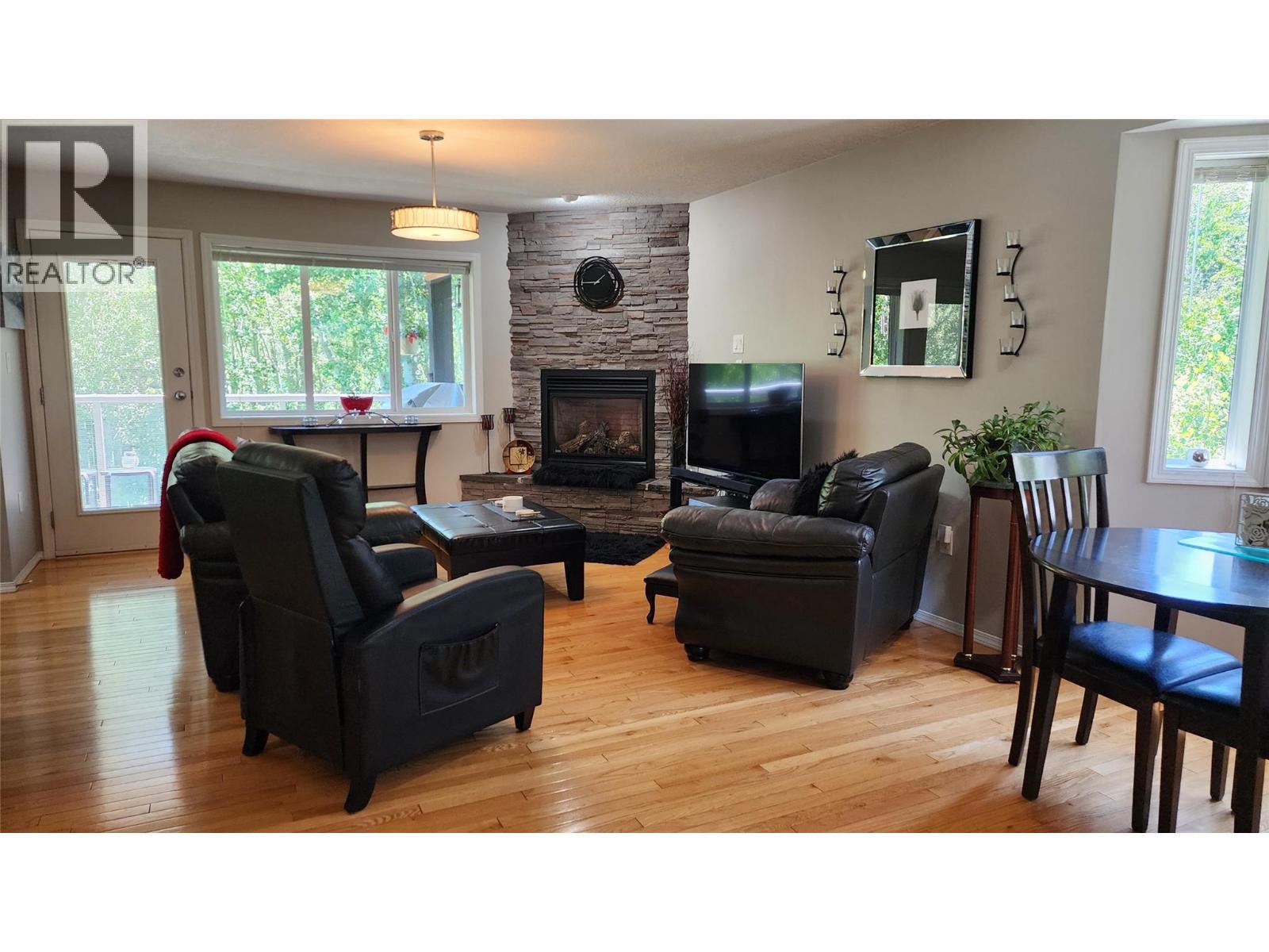442 WHITMAN Way - 5