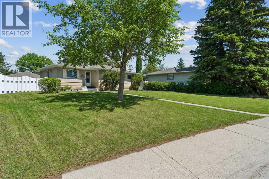 1306 87 Avenue SW - photo 3