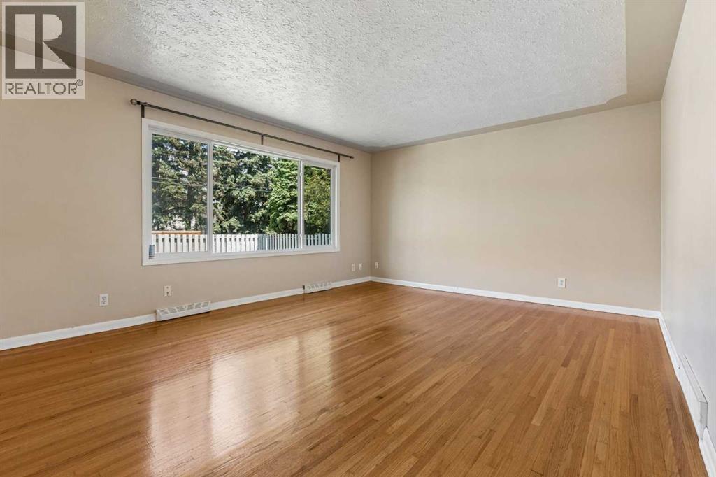 1306 87 Avenue SW — photo 13