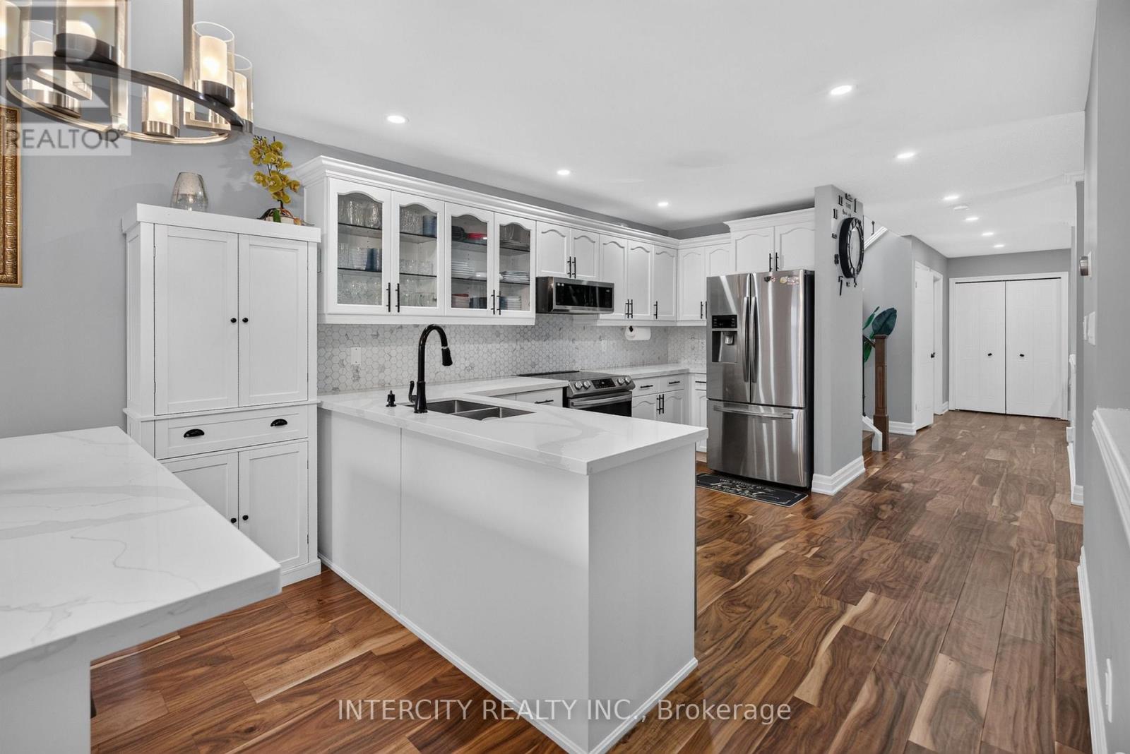 2560 MEADOWGATE BOULEVARD - 19