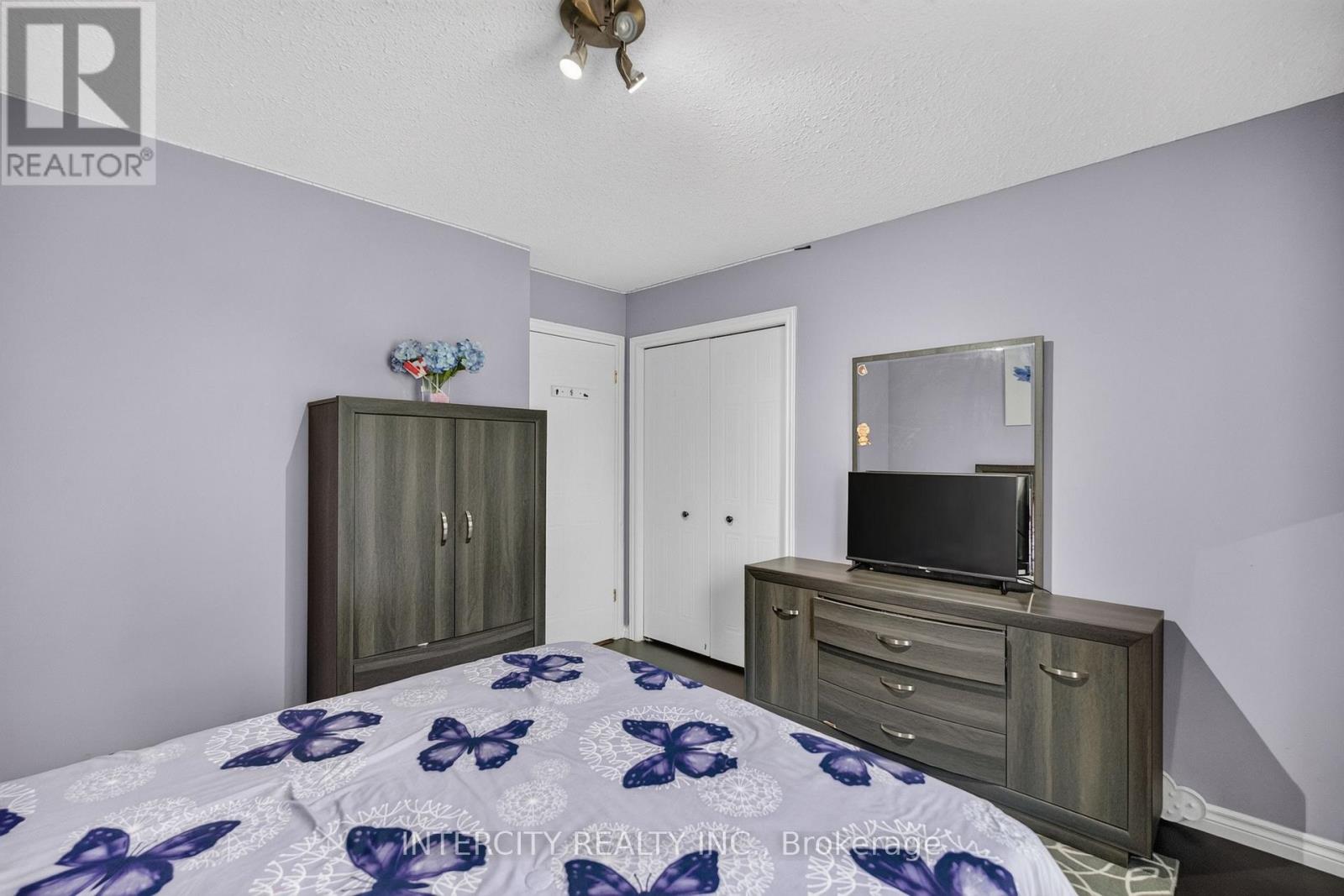 2560 MEADOWGATE BOULEVARD - 24