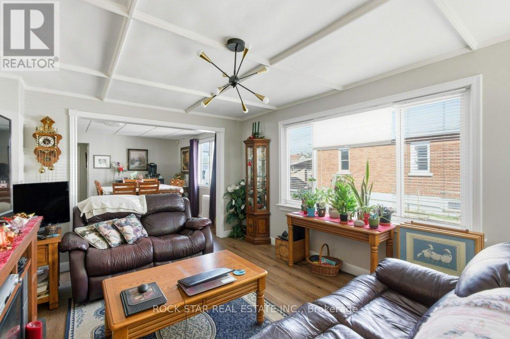 111 MCALPINE AVENUE S - 9