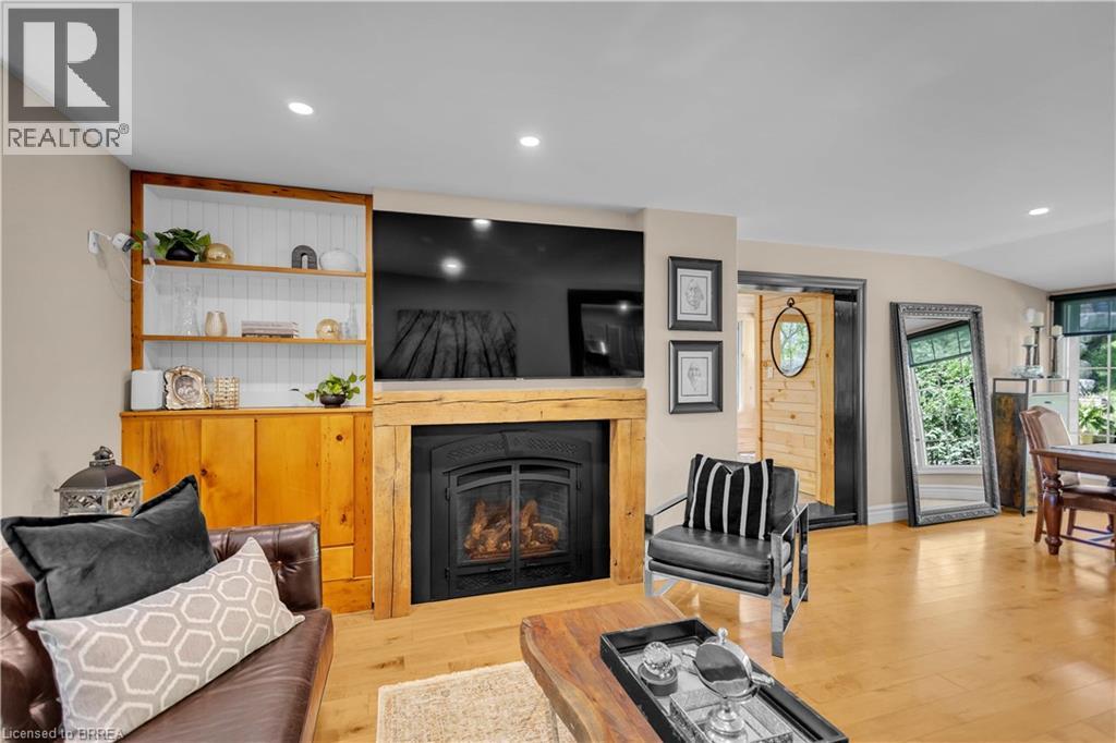 3-bedroom home for sale at 60A DUNDAS Street W, Paris ON · photo 11 of 51