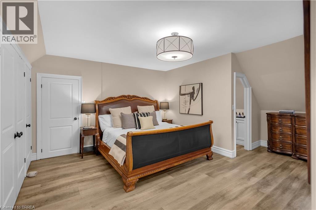 3-bedroom home for sale at 60A DUNDAS Street W, Paris ON · photo 23 of 51