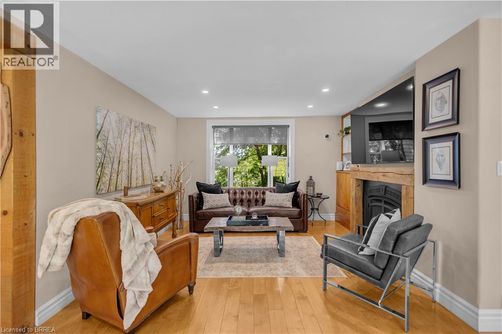 3-bedroom home for sale at 60A DUNDAS Street W, Paris ON · photo 10 of 51