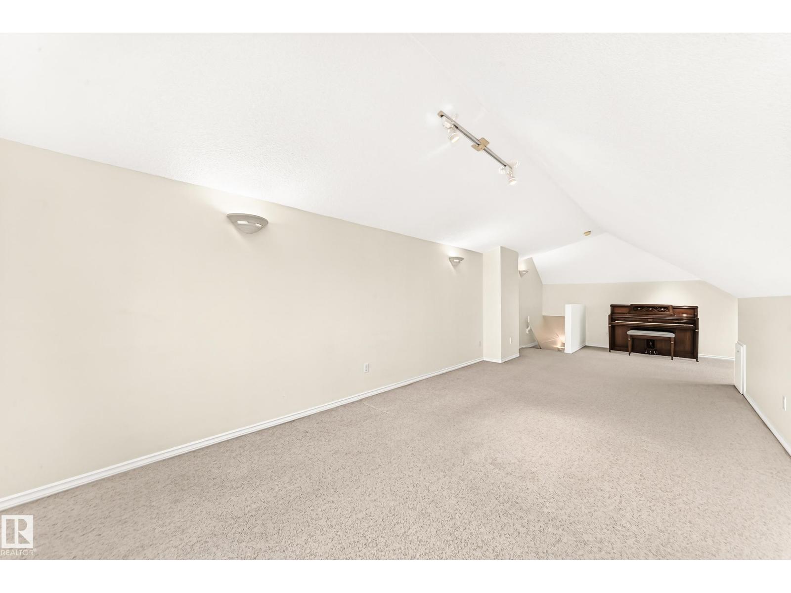 9130 77 AV NW - 44
