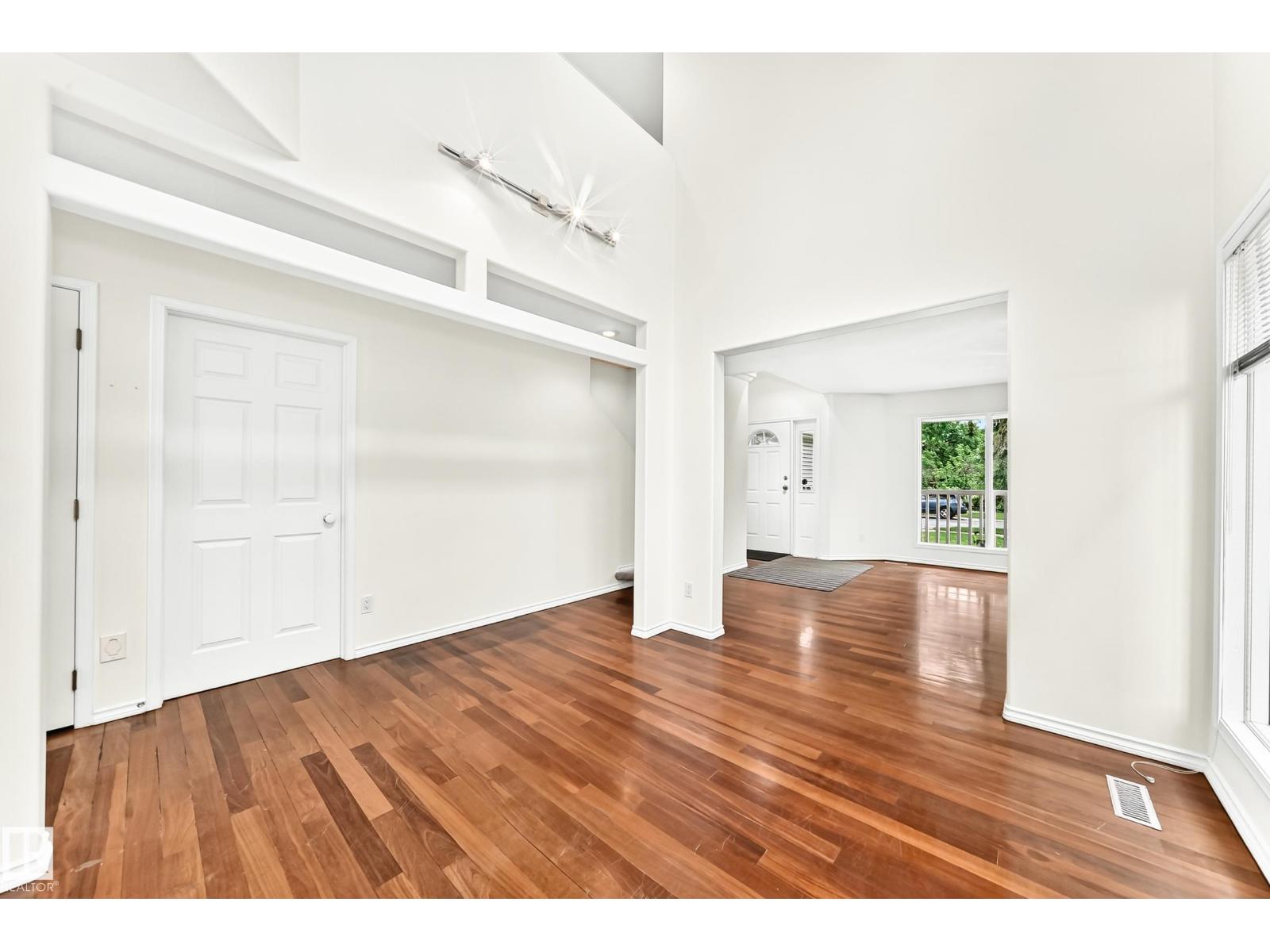 9130 77 AV NW - 25