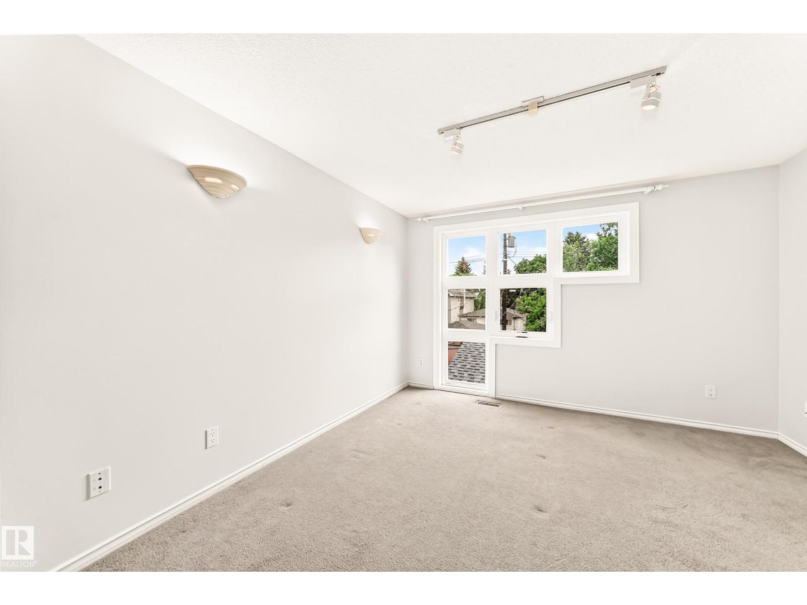 9130 77 AV NW - 29