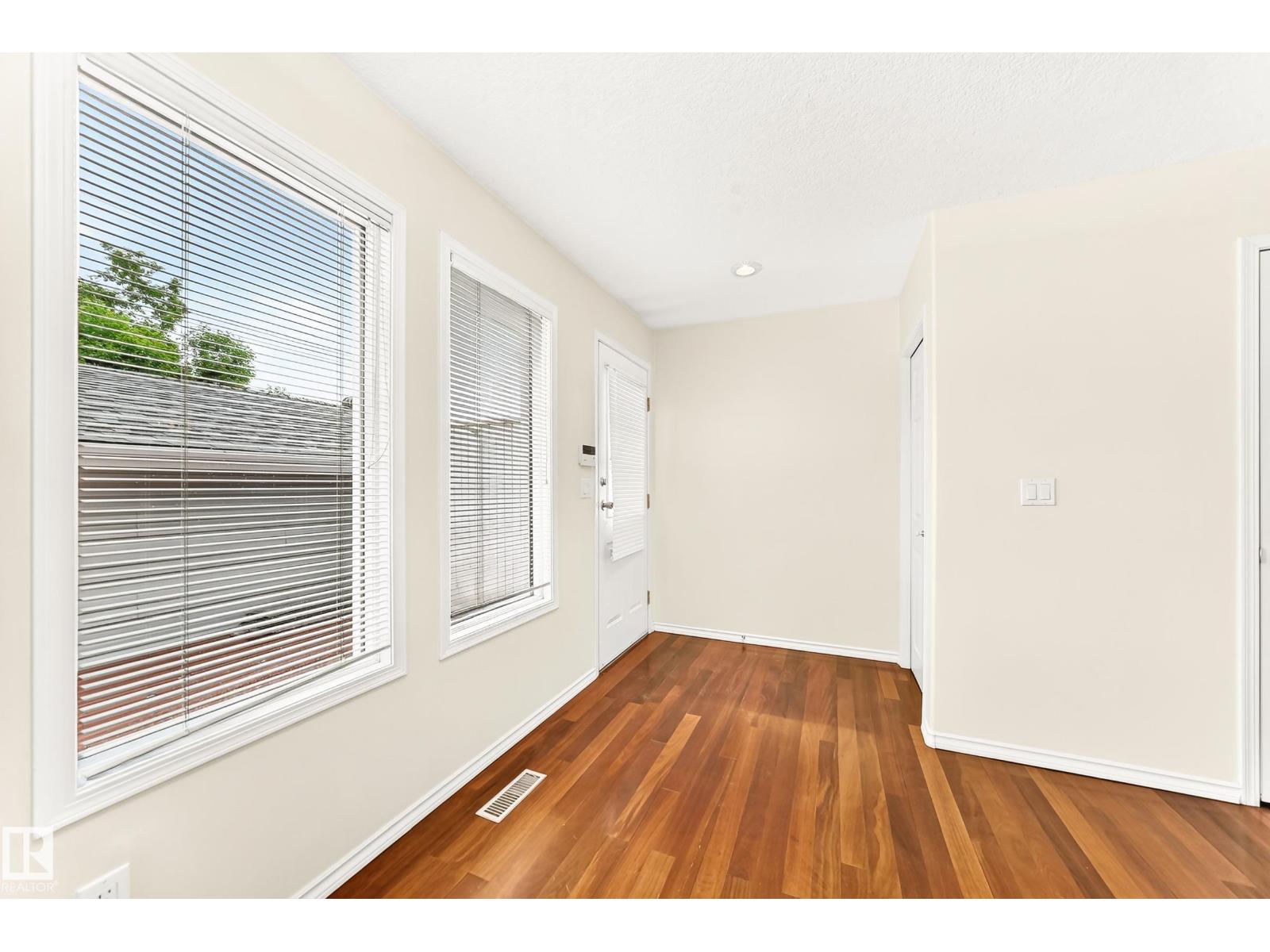 9130 77 AV NW - 12
