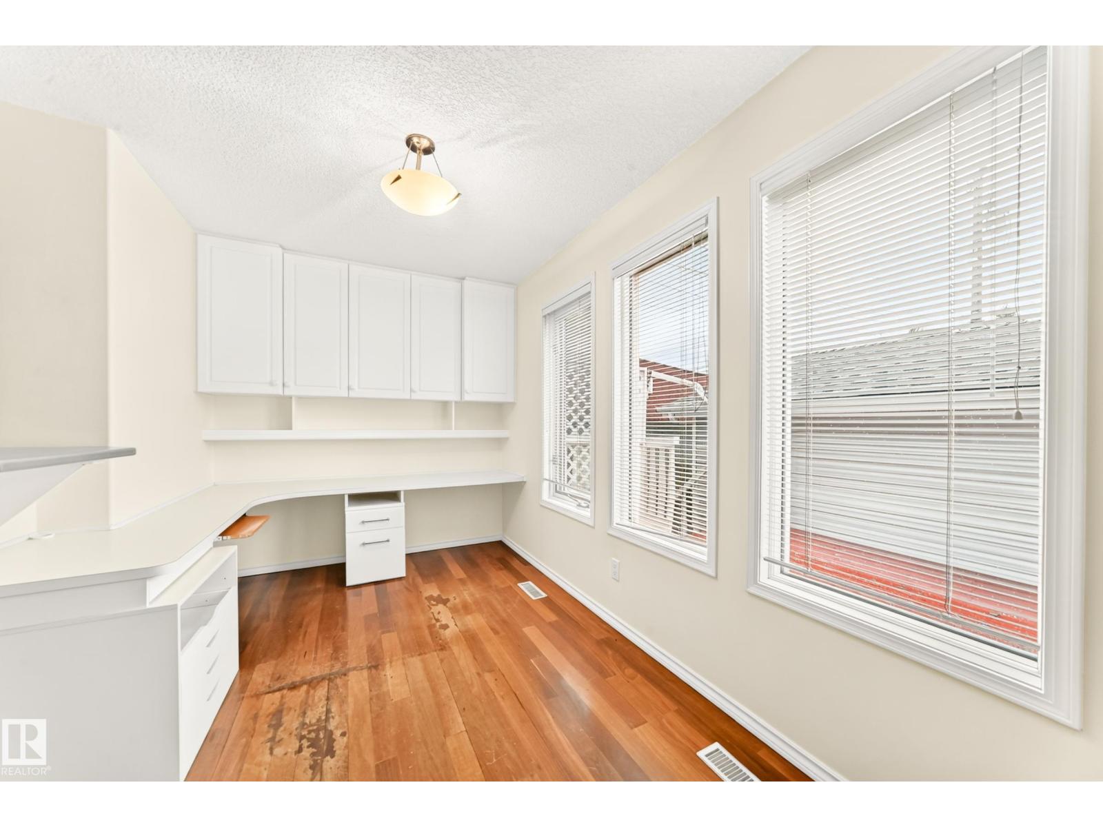 9130 77 AV NW - 11