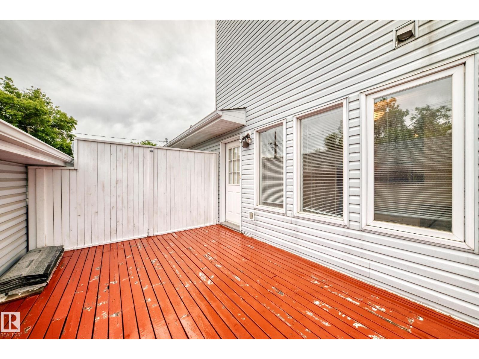 9130 77 AV NW - 16